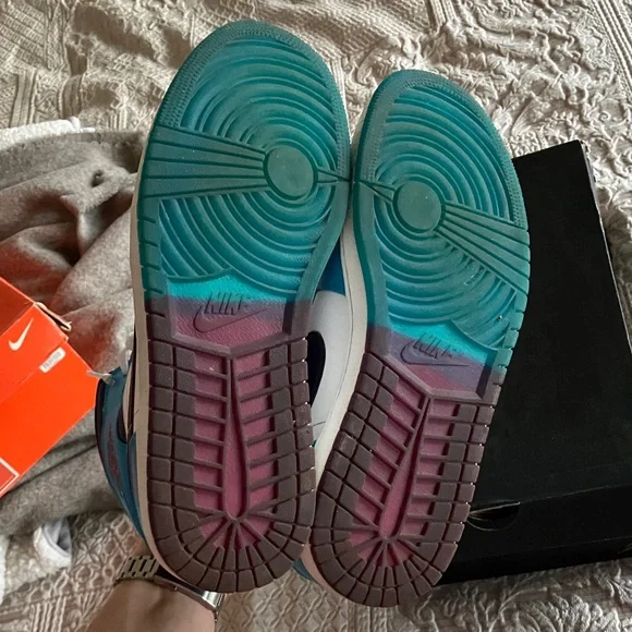 Air Jordan 1 Mid “Hornets”
